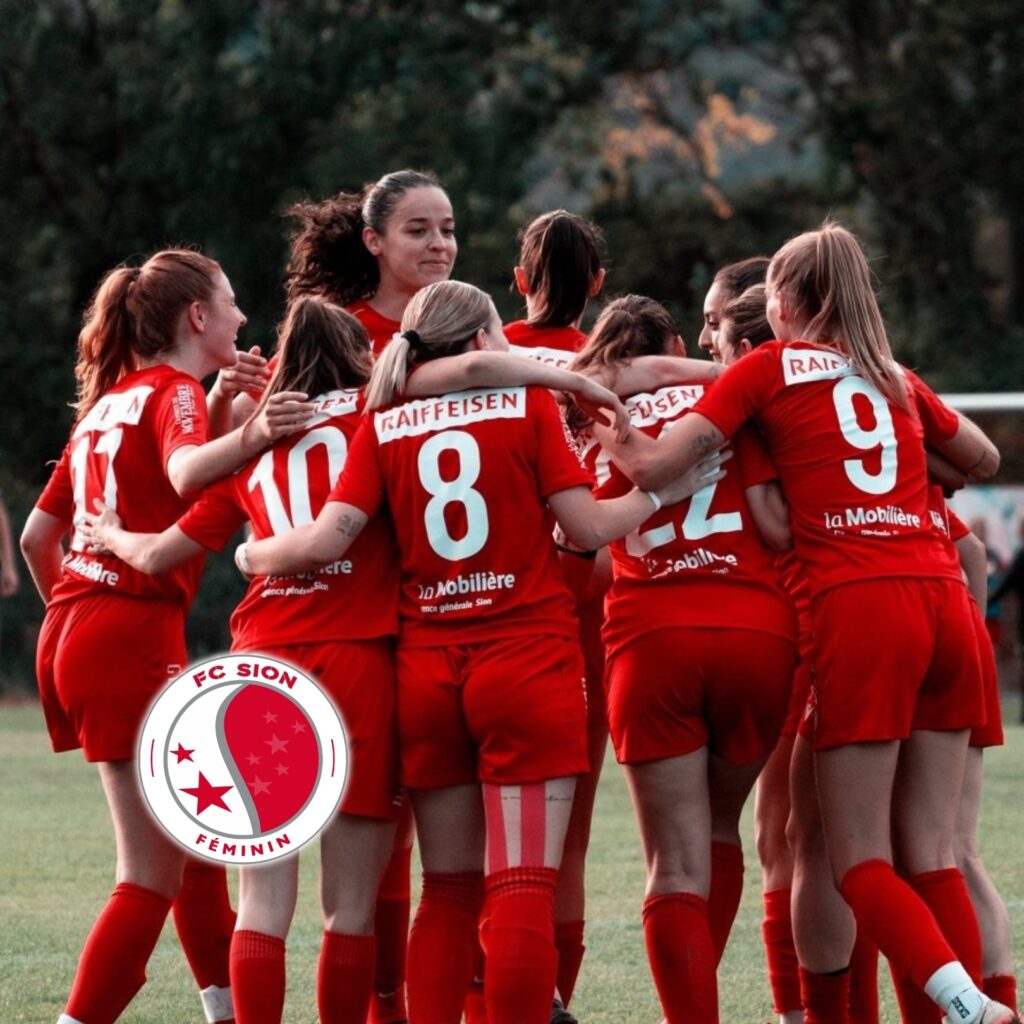 The woman's team of FC Sion celebrating during a match.